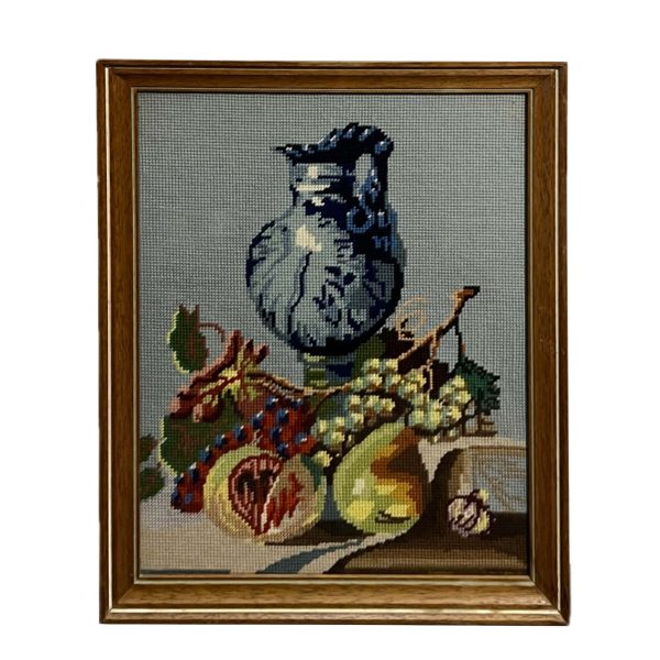 Asztali kompozíció kupával és gyümölcsökkel